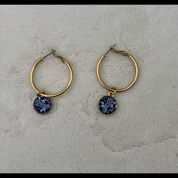 Japanese Hoop Earrings Dangle Gold with Blue and White Round Emblems - Picture 5 of 7
